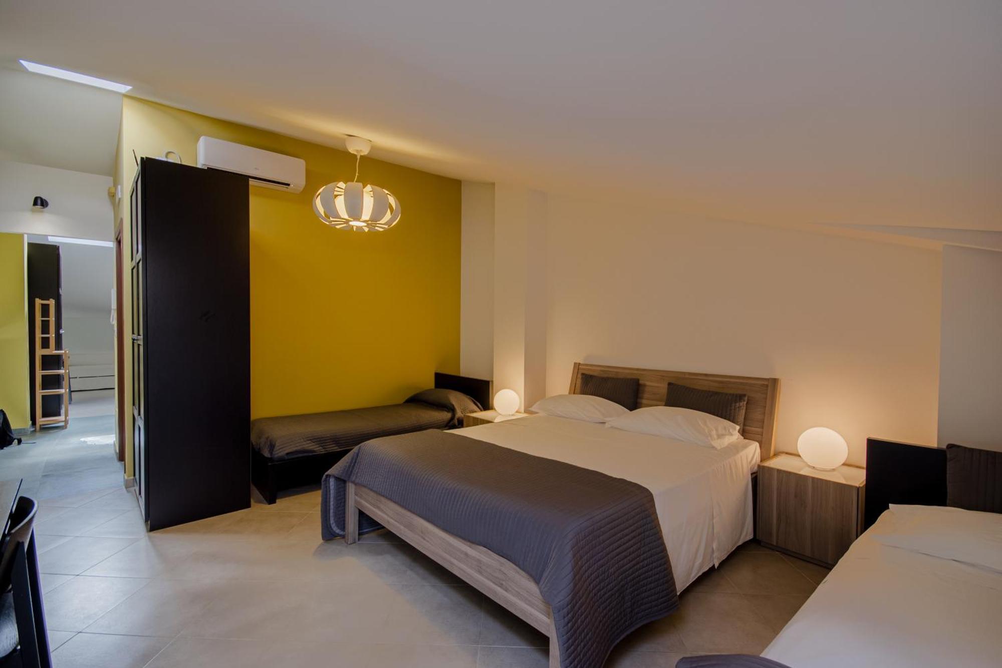 La Scivola Rooms Aci Castello Esterno foto