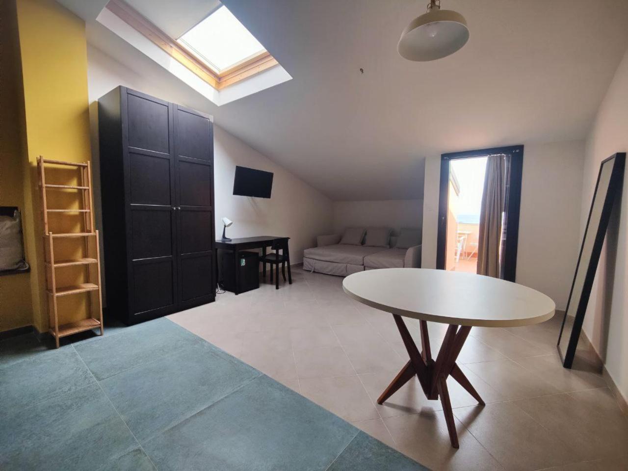 La Scivola Rooms Aci Castello Esterno foto